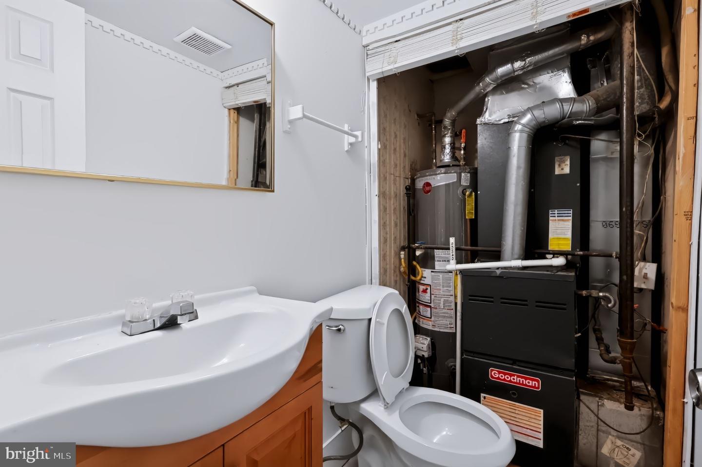 9827 Town Ln Property Photo 3
