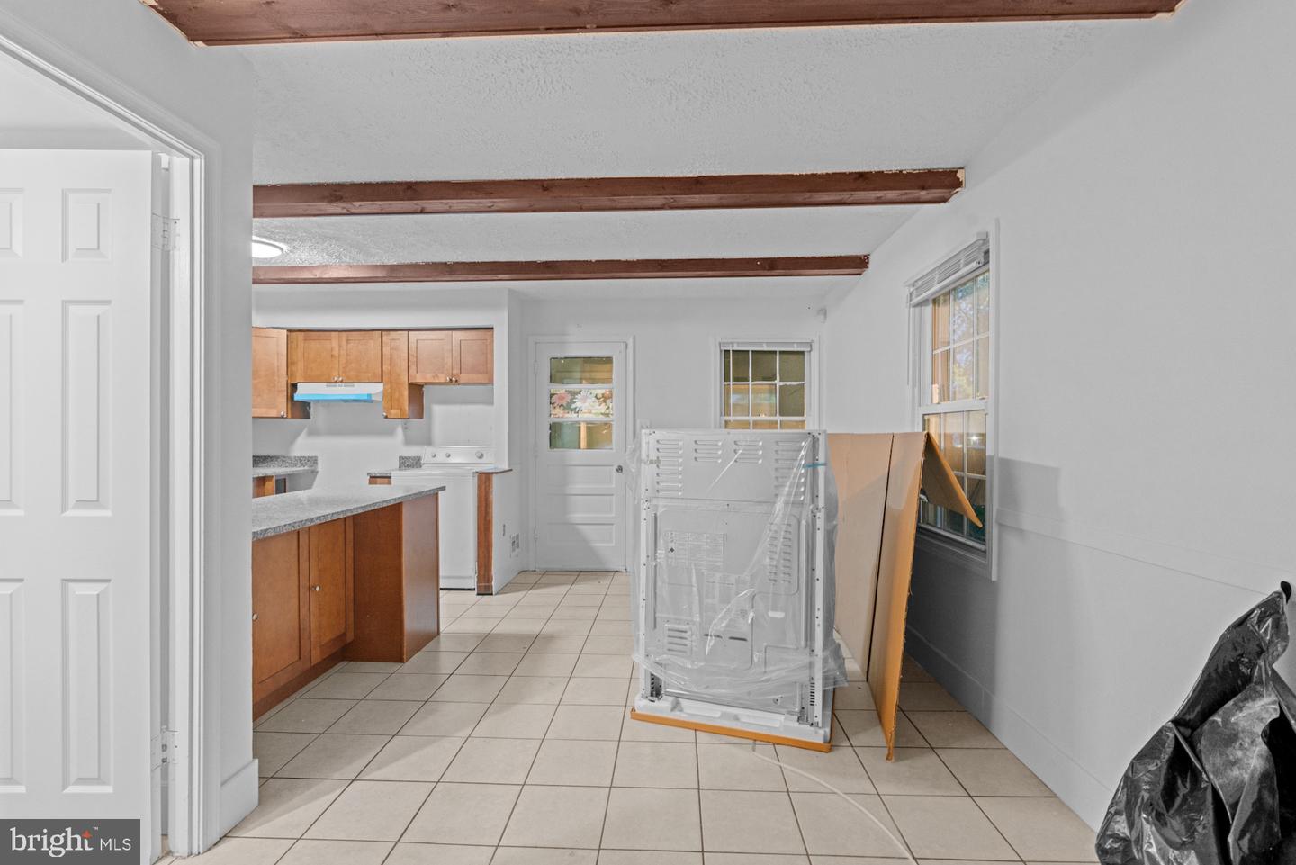 9827 Town Ln Property Photo 3