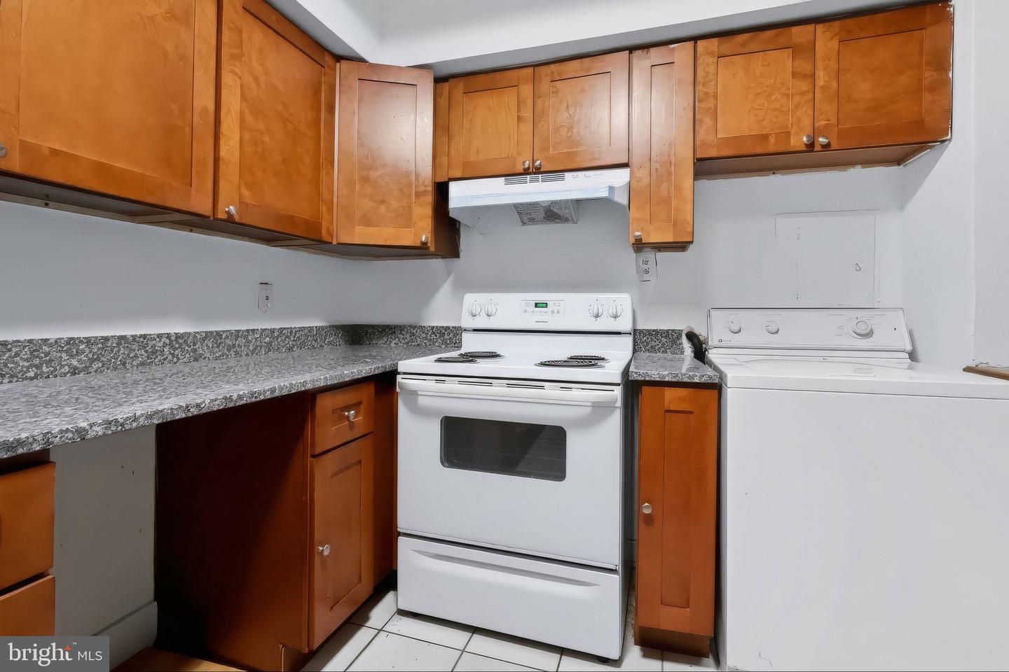 9827 Town Ln Property Photo 5