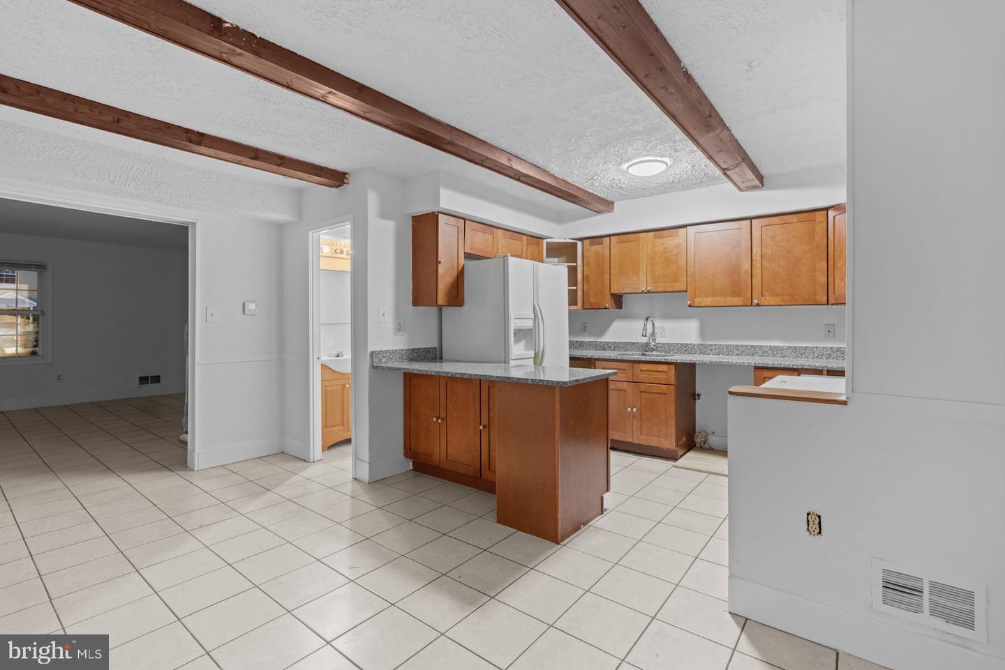 9827 Town Ln Property Photo 6