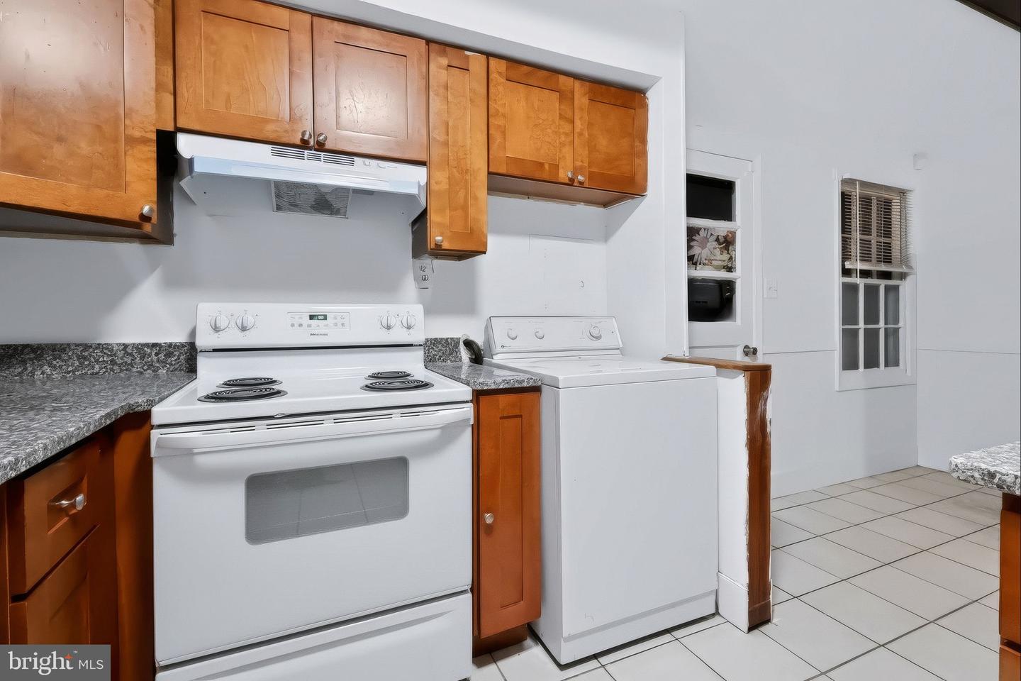 9827 Town Ln Property Photo 8
