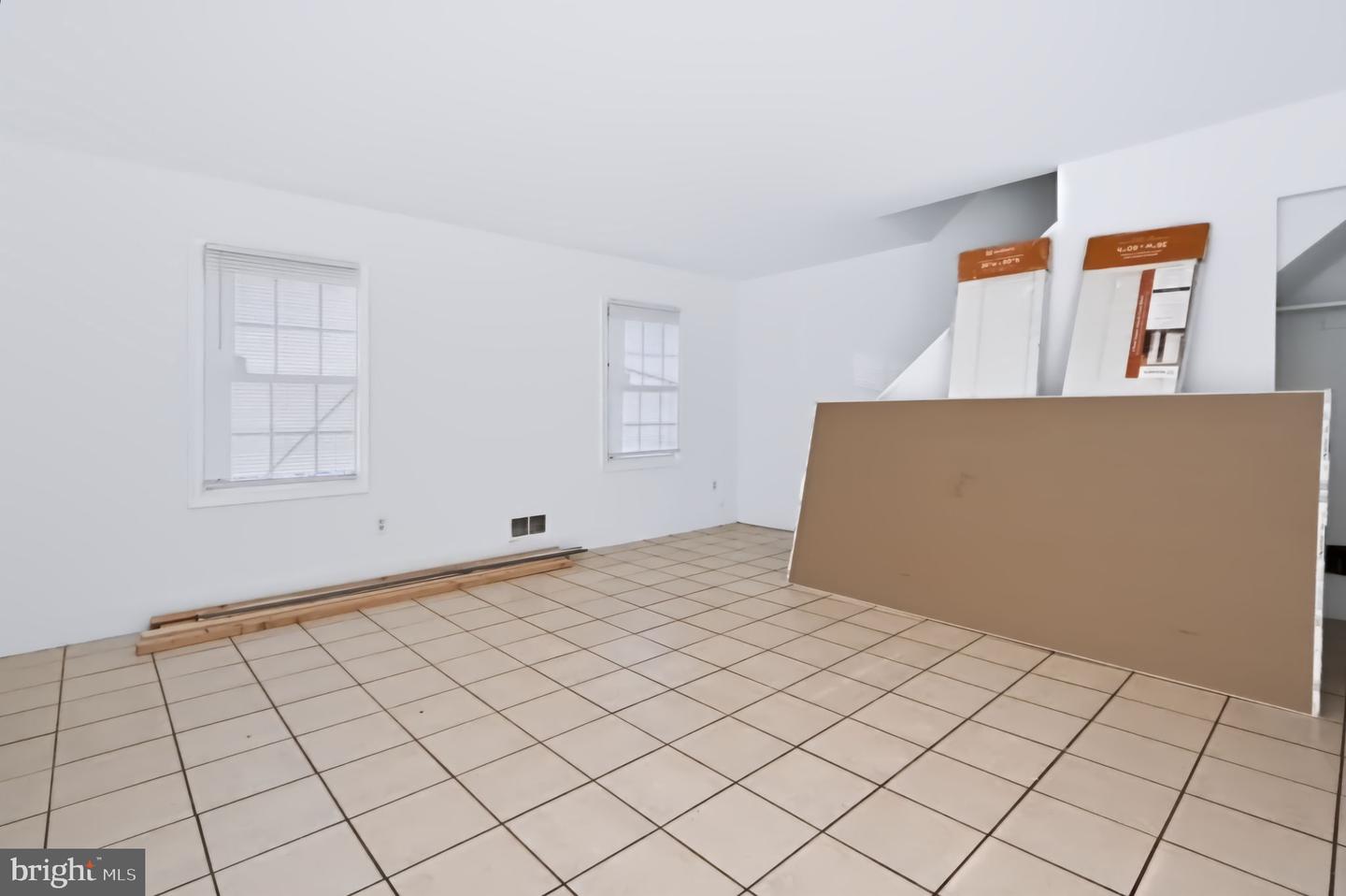 9827 Town Ln Property Photo 10