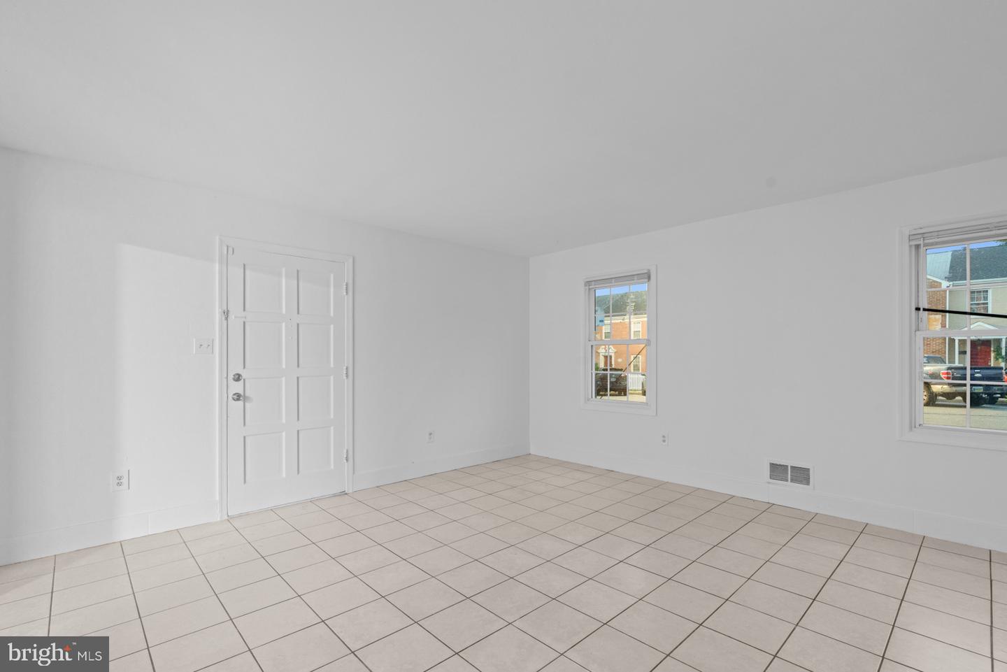 9827 Town Ln Property Photo 10