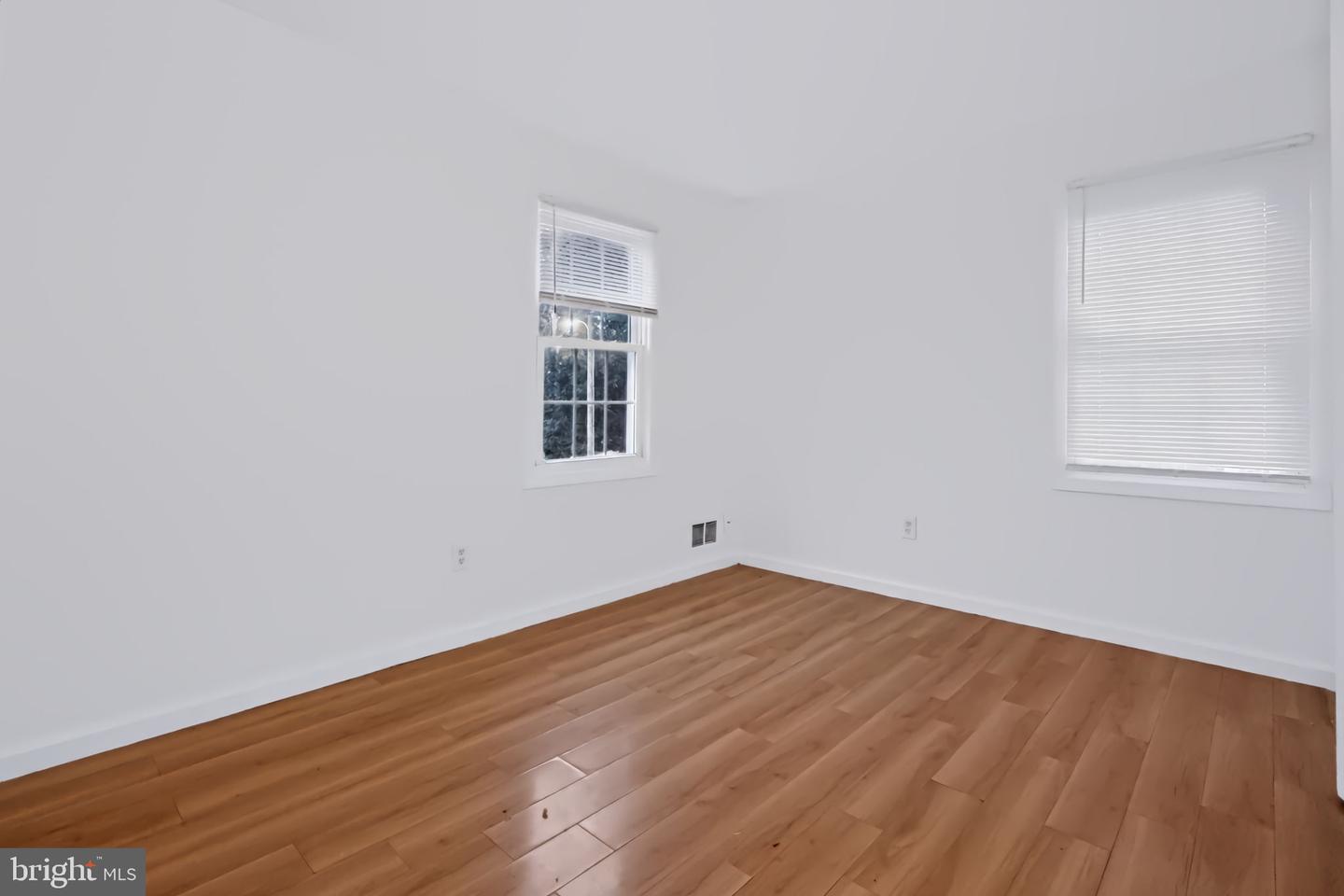 9827 Town Ln Property Photo 13