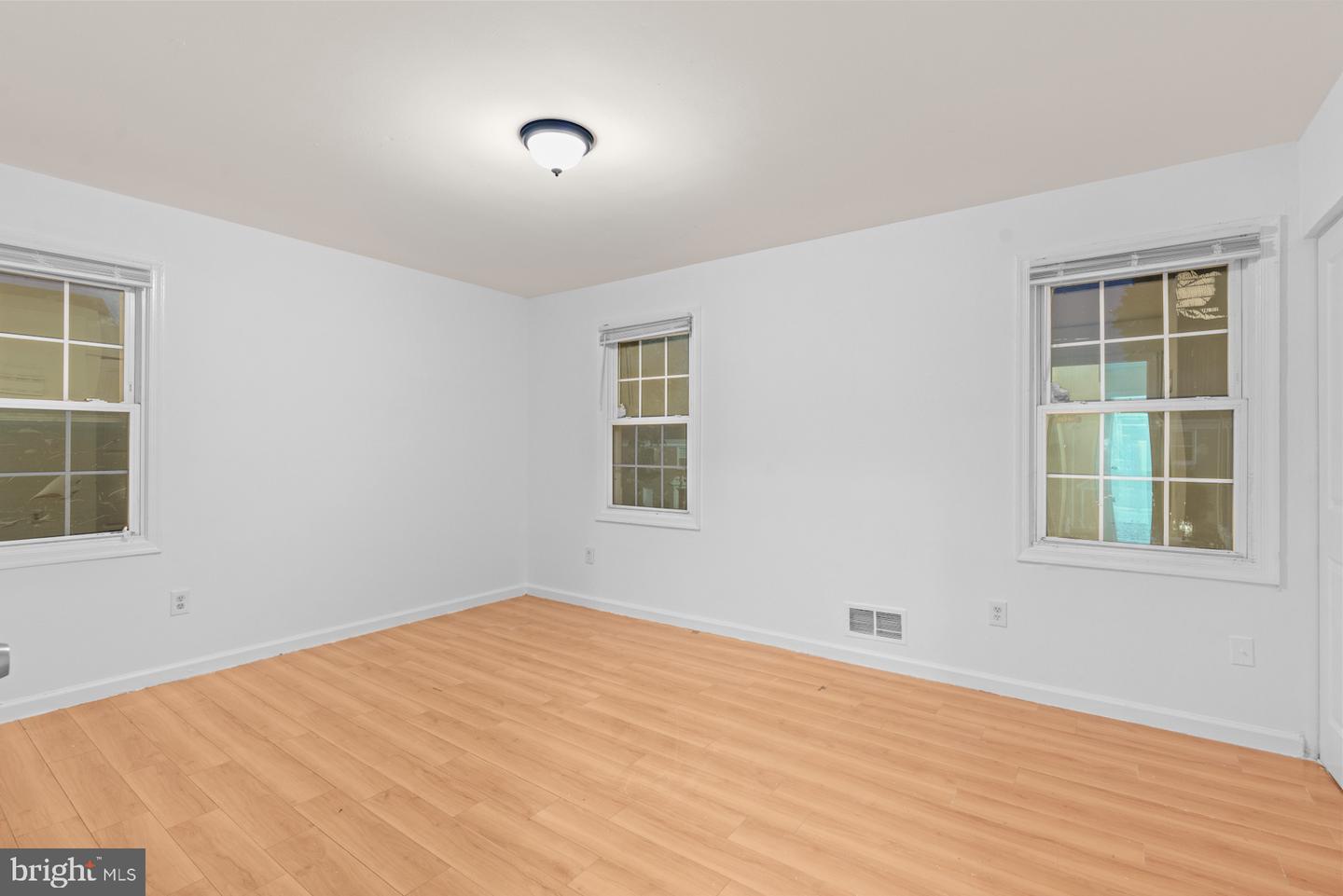 9827 Town Ln Property Photo 16