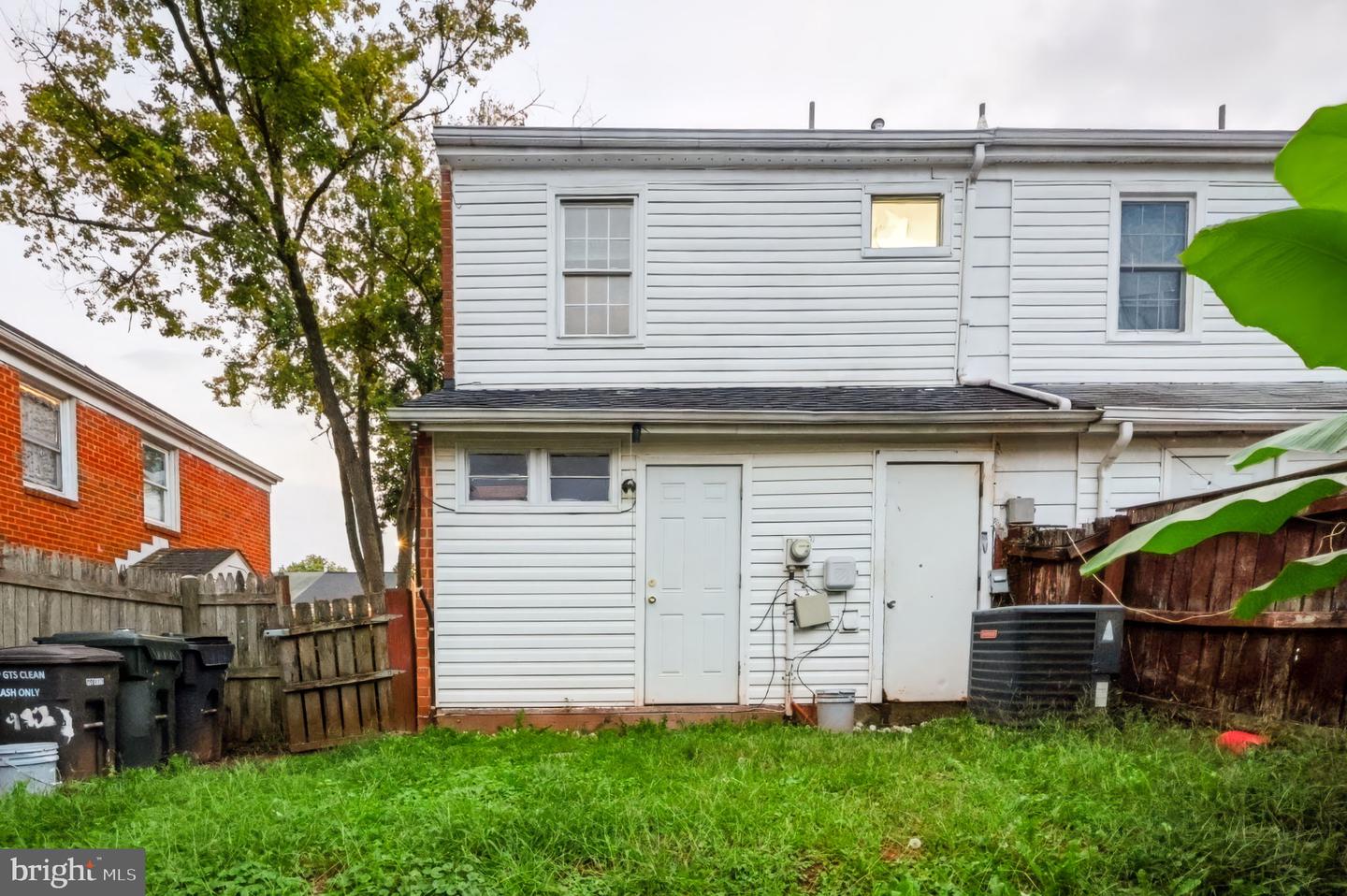 9827 Town Ln Property Photo 18