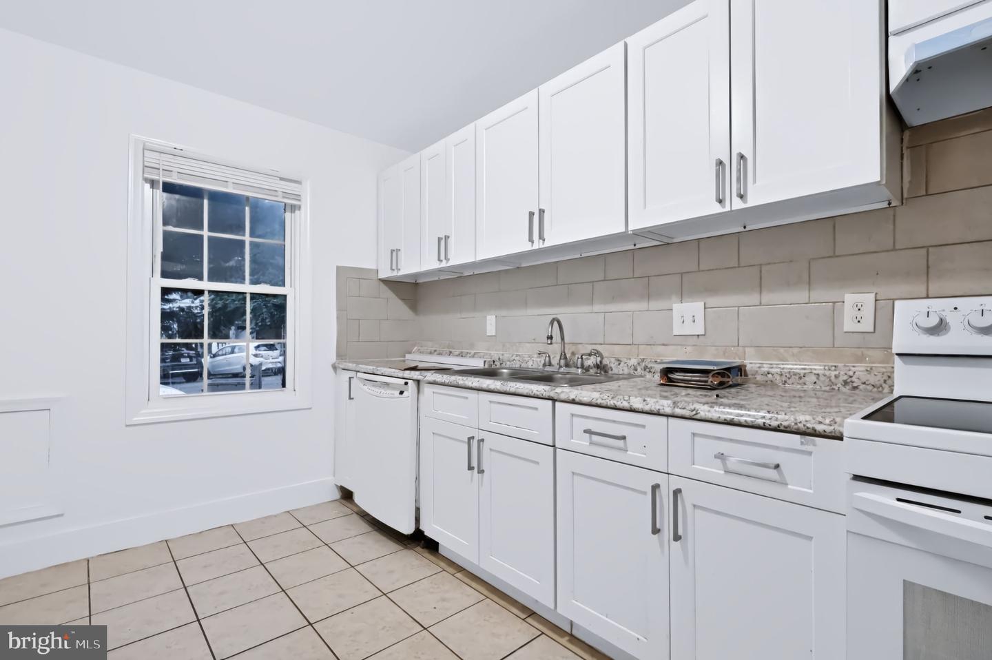 9827 Town Ln Property Photo 6