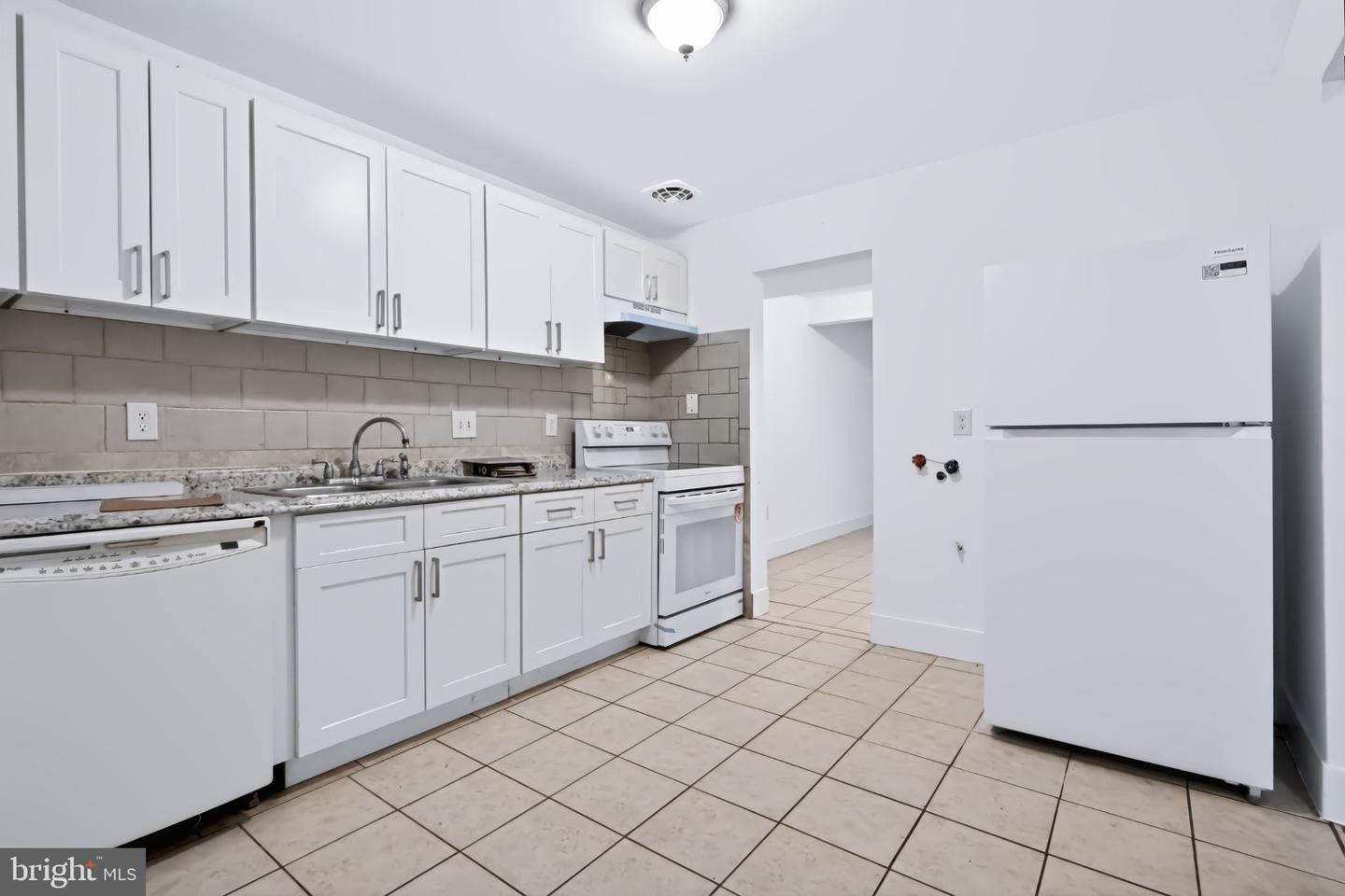 9355 Taney Rd Property Photo 5