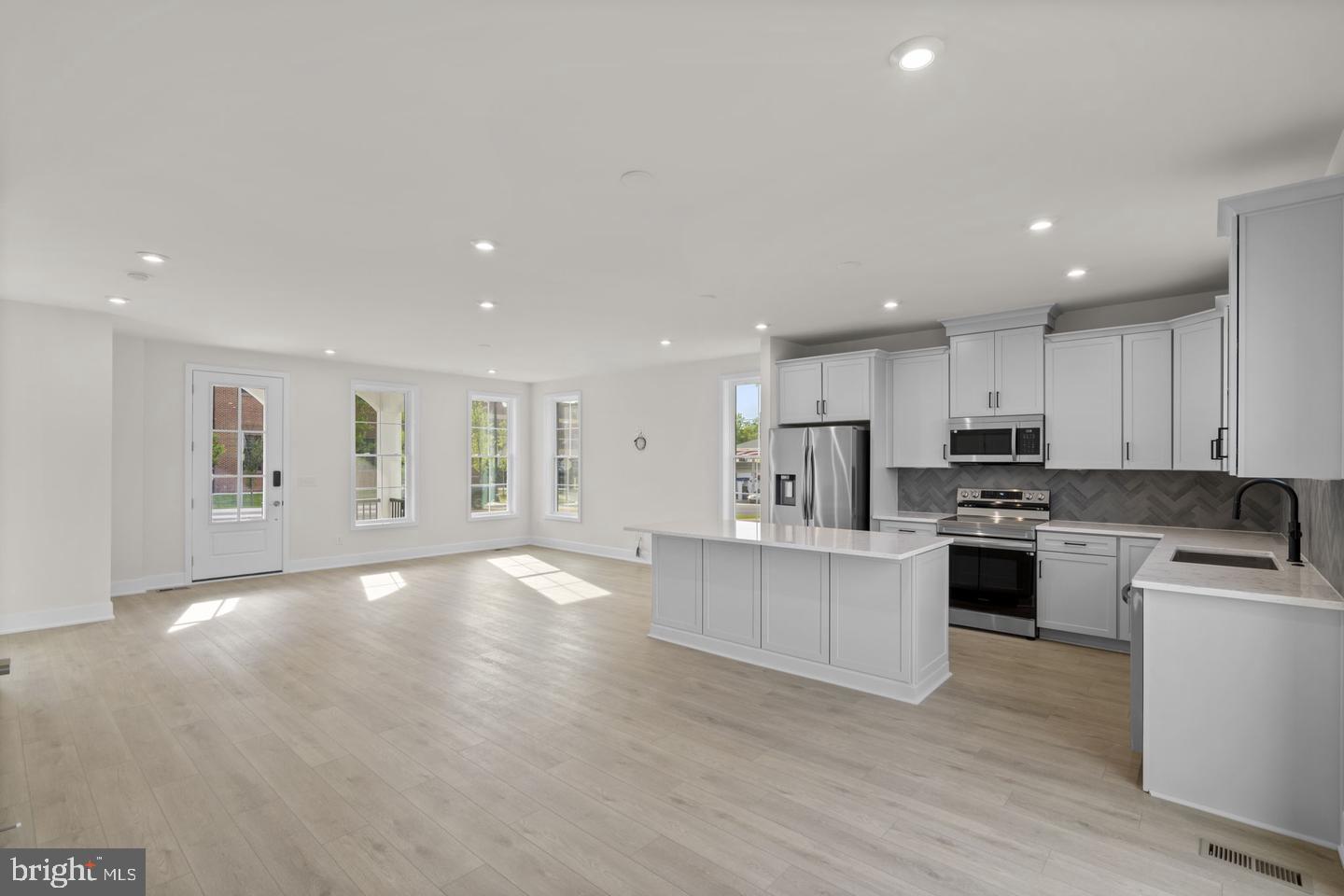3 Grant Ave #taylor 28-r2 Property Photo 3