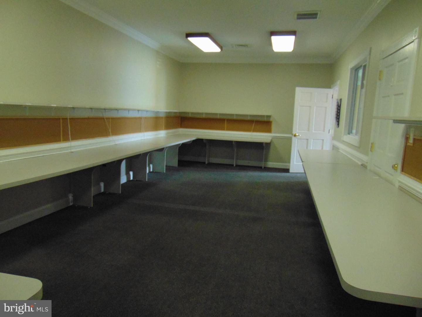 9202 Venture Ct Property Photo 5