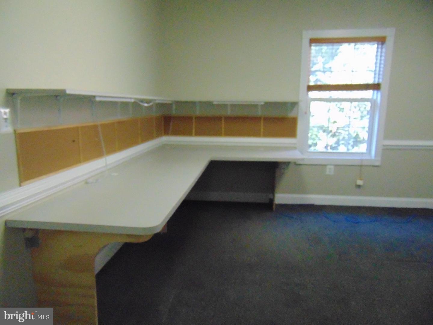 9202 Venture Ct Property Photo 6
