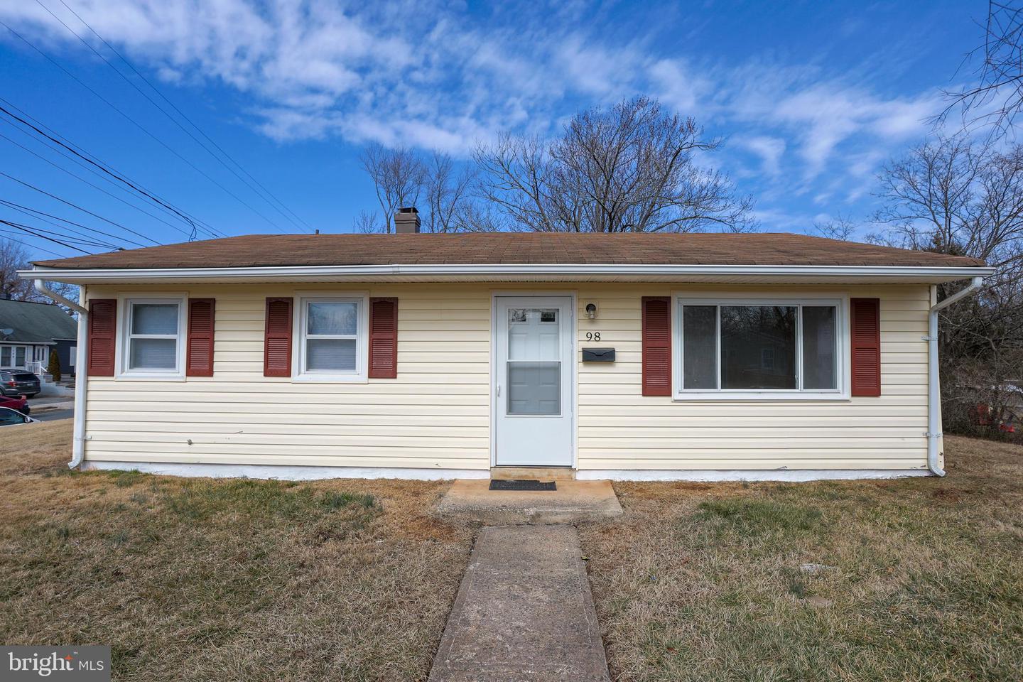98 Meeker Ct Property Photo