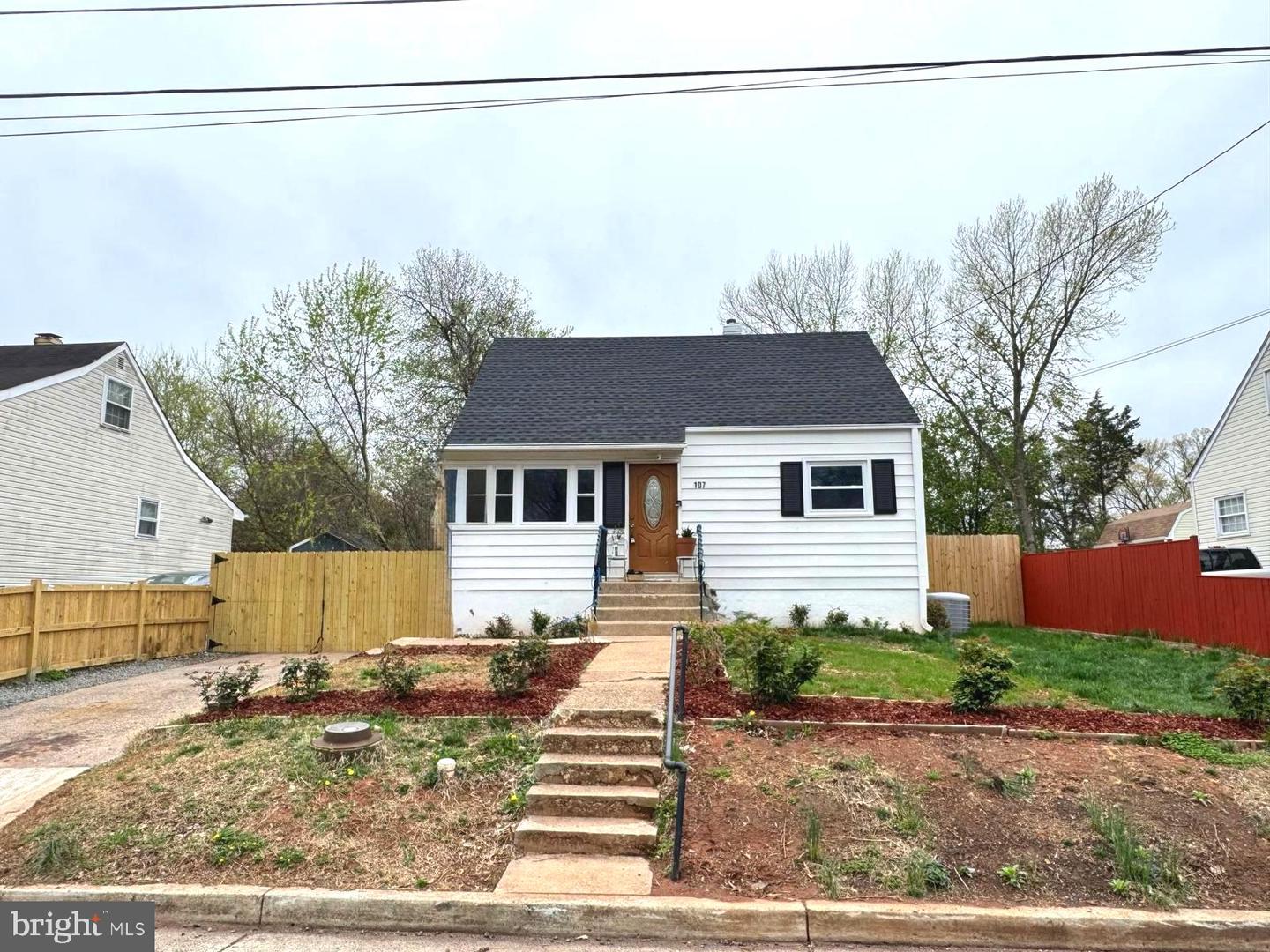 107 Luxor St Property Photo 1