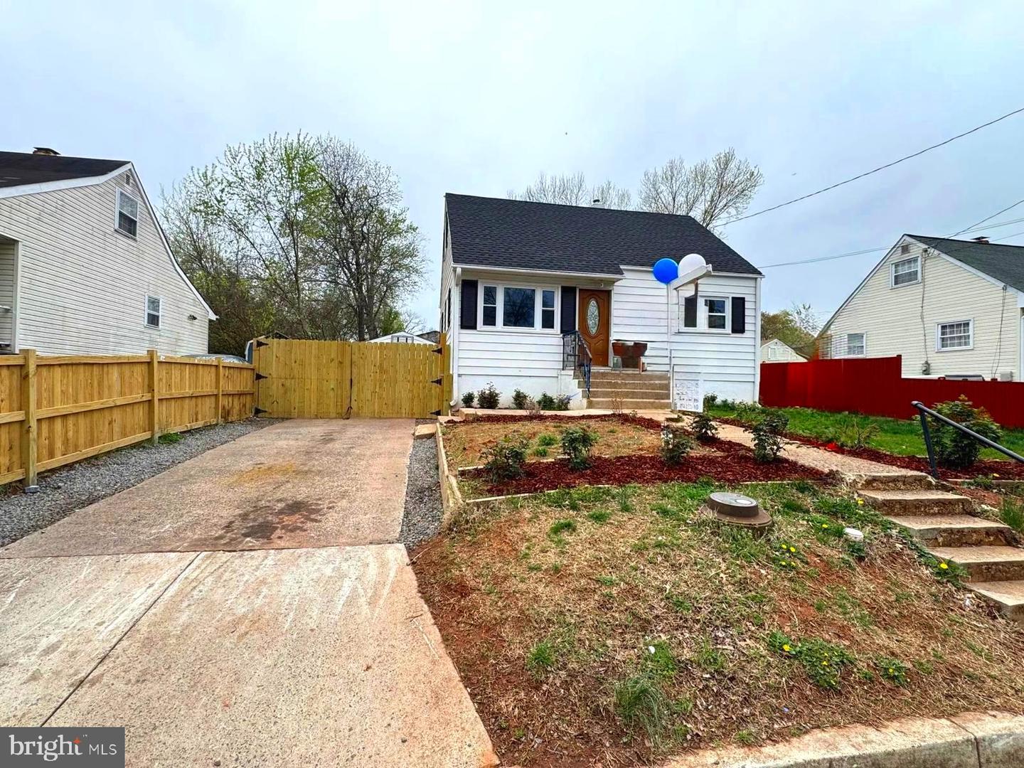 107 Luxor St Property Photo 2