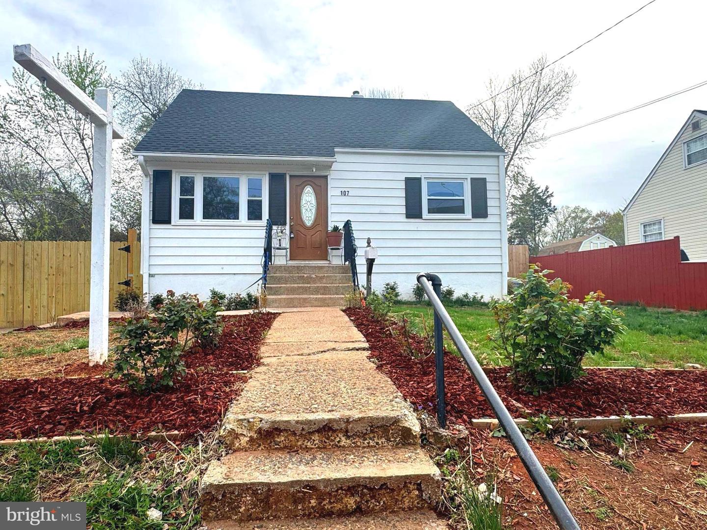 107 Luxor St Property Photo 3