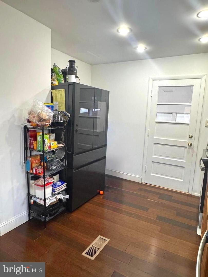 107 Luxor St Property Photo 5