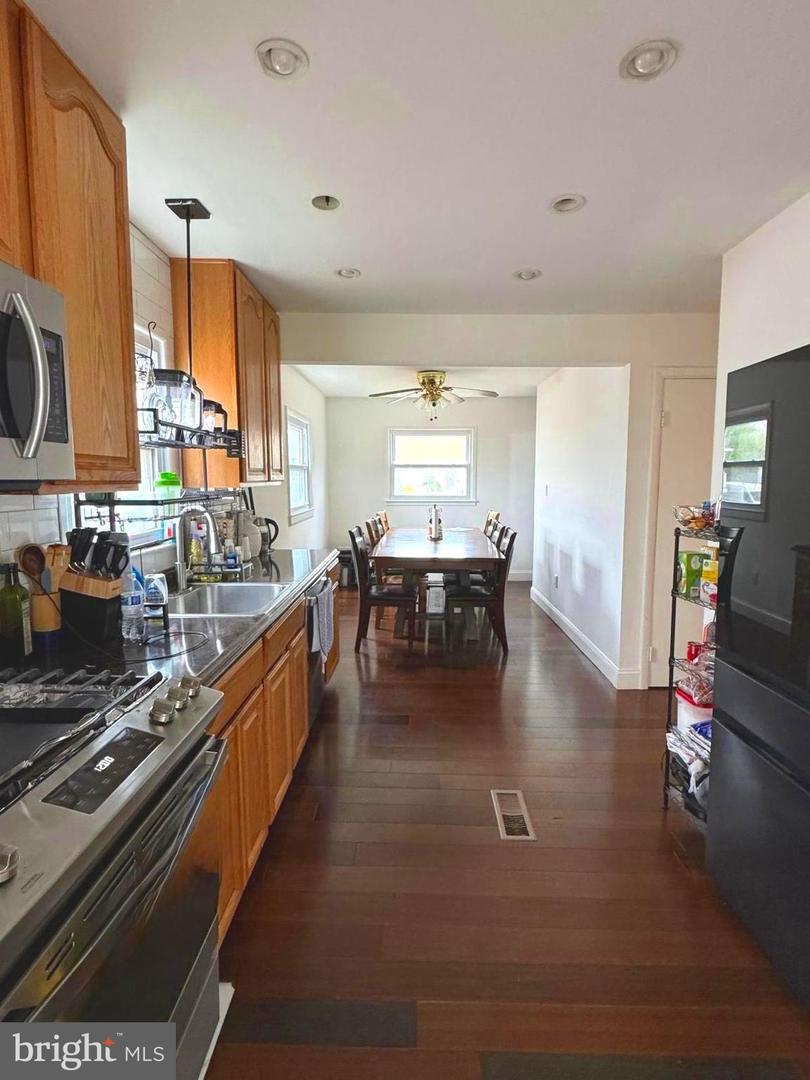 107 Luxor St Property Photo 6