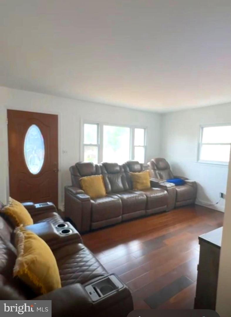 107 Luxor St Property Photo 10