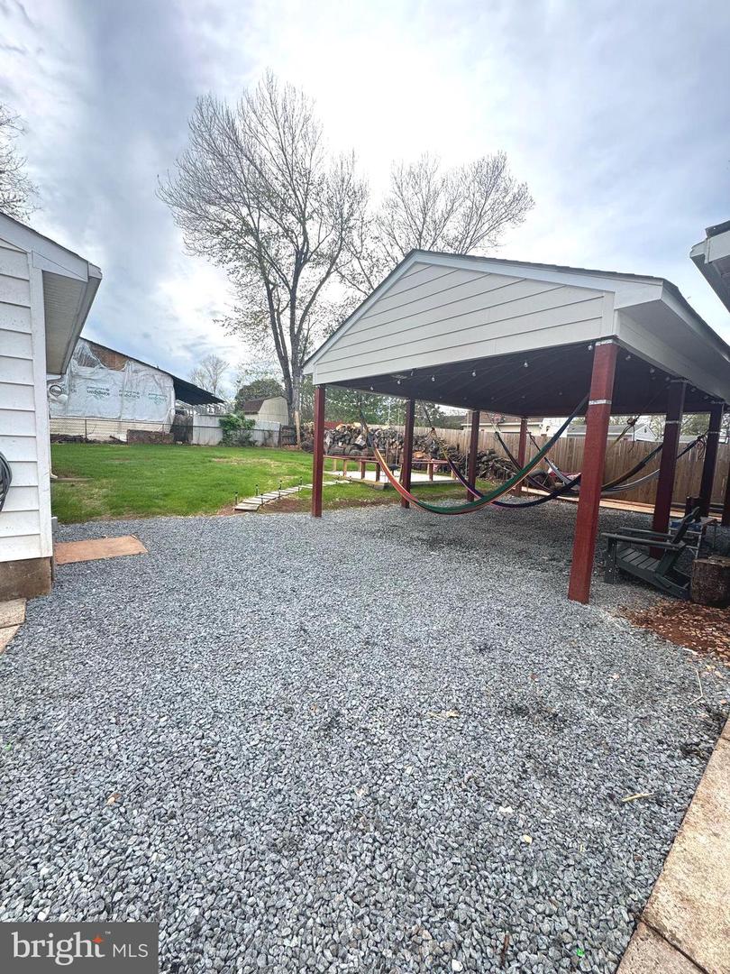 107 Luxor St Property Photo 21