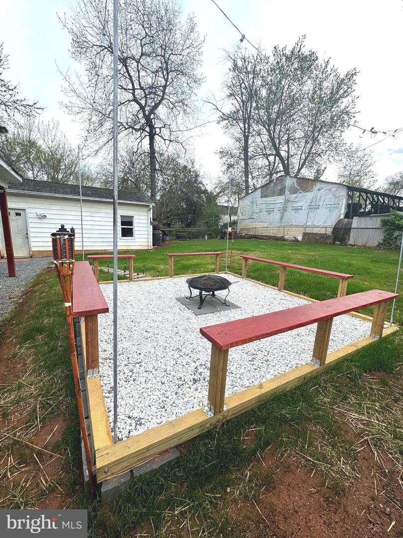 107 Luxor St Property Photo 22