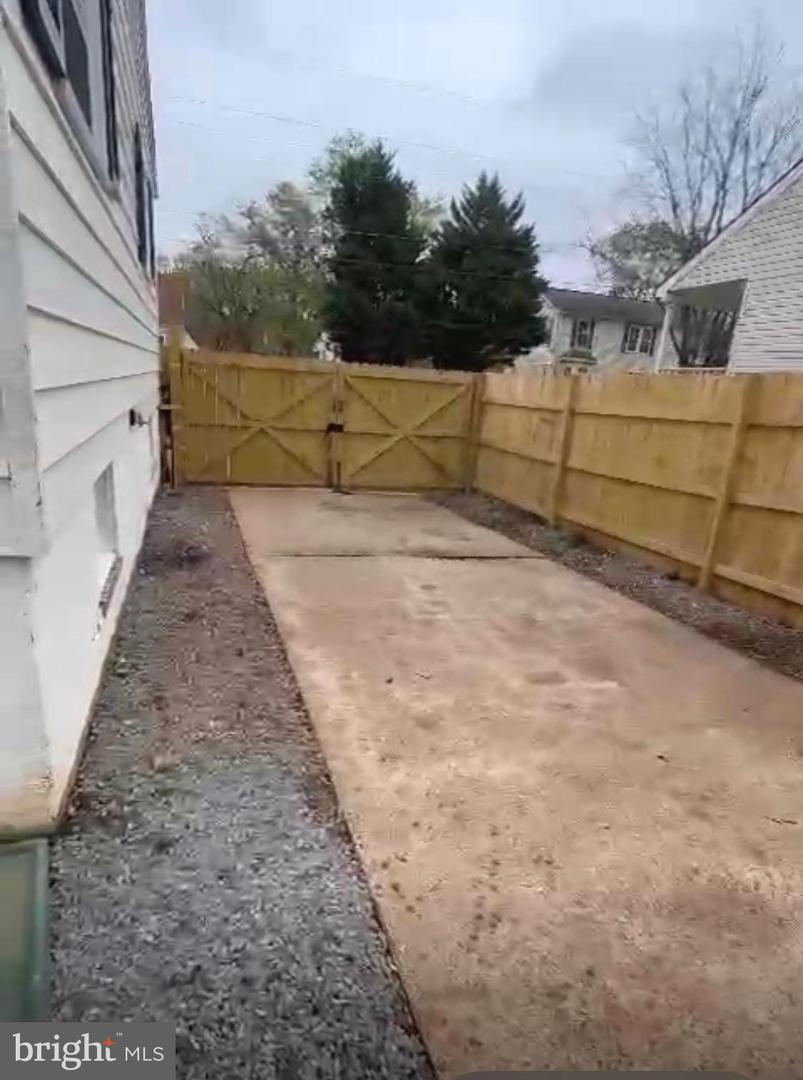 107 Luxor St Property Photo 23