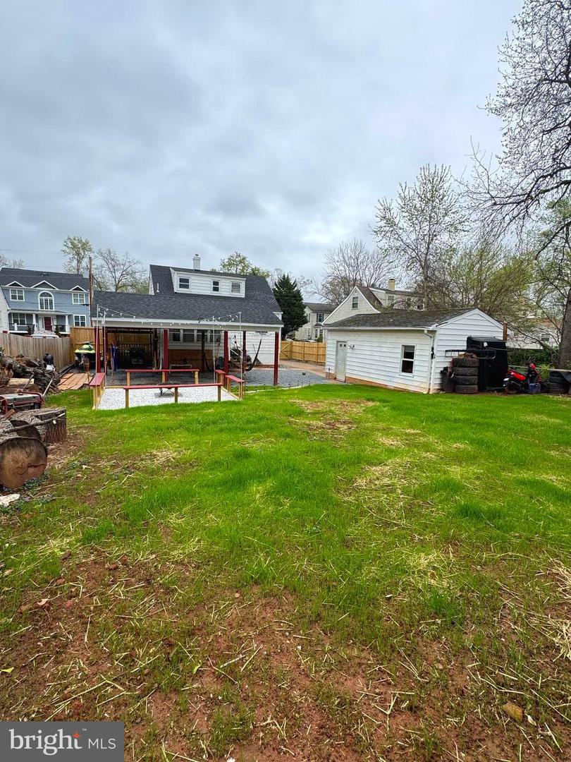 107 Luxor St Property Photo 26