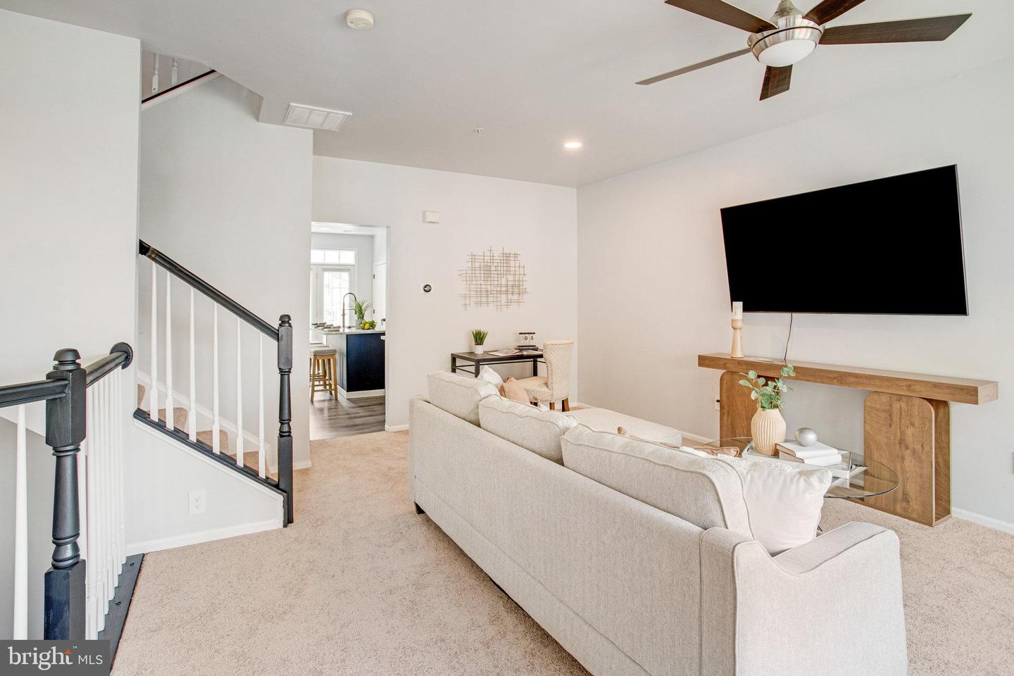 9511 Walker Way Property Photo 7