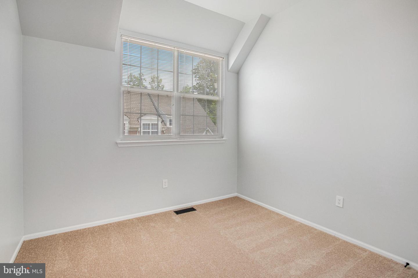 9511 Walker Way Property Photo 27