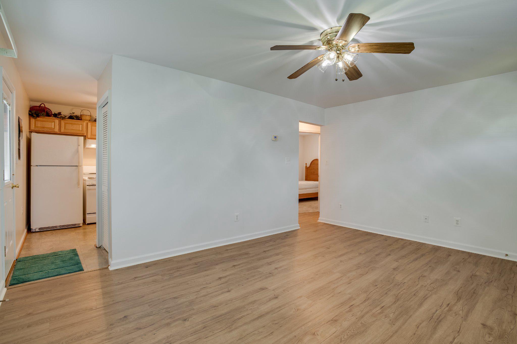 192 Cabbel Dr Property Photo 6