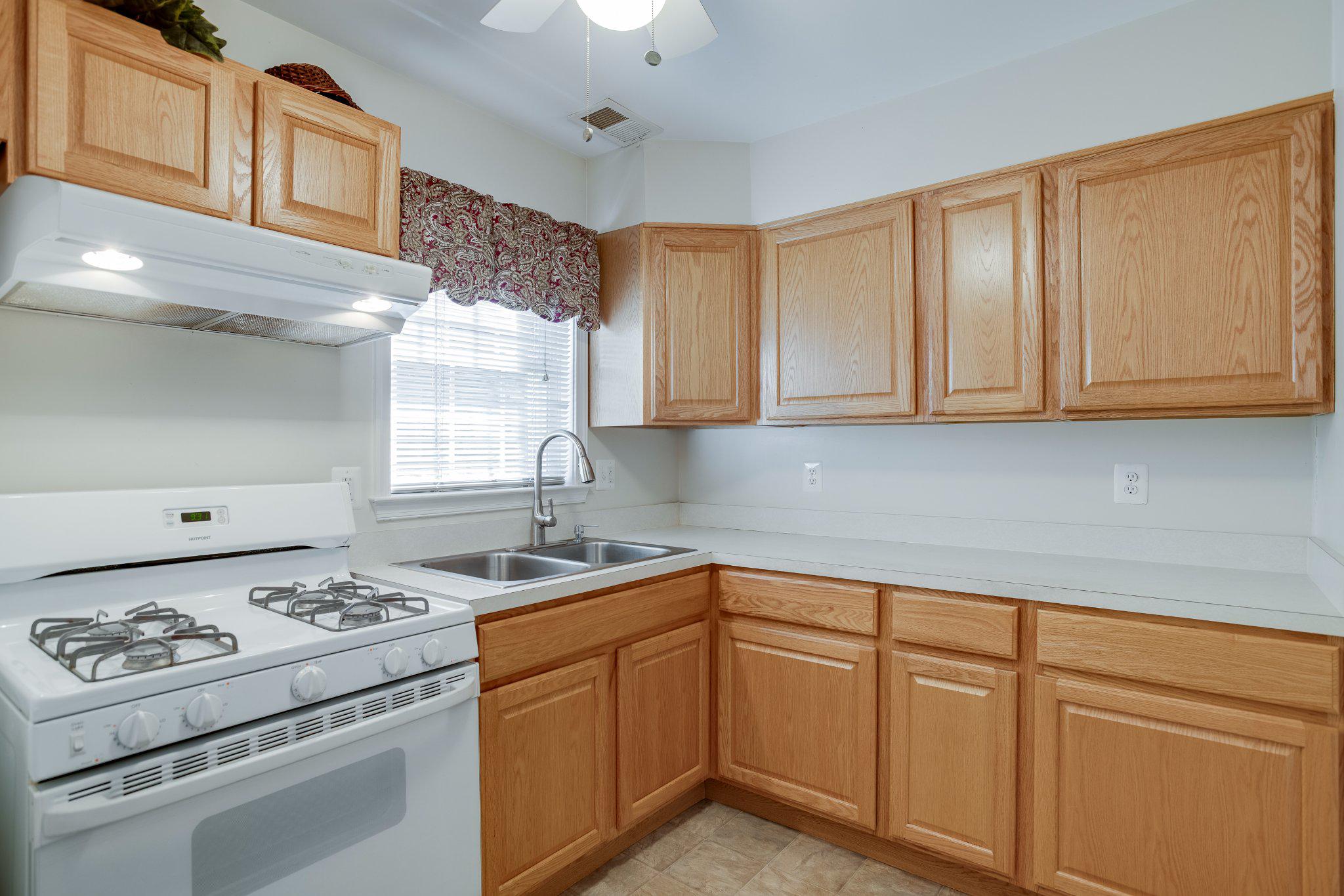 192 Cabbel Dr Property Photo 10