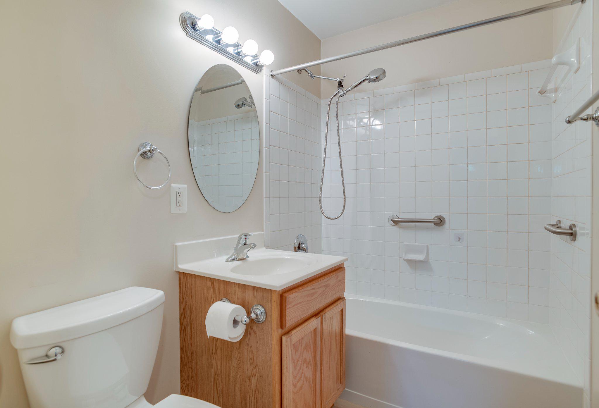 192 Cabbel Dr Property Photo 11