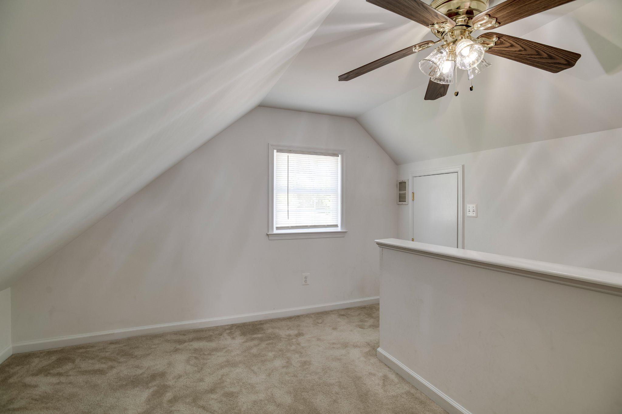 192 Cabbel Dr Property Photo 13