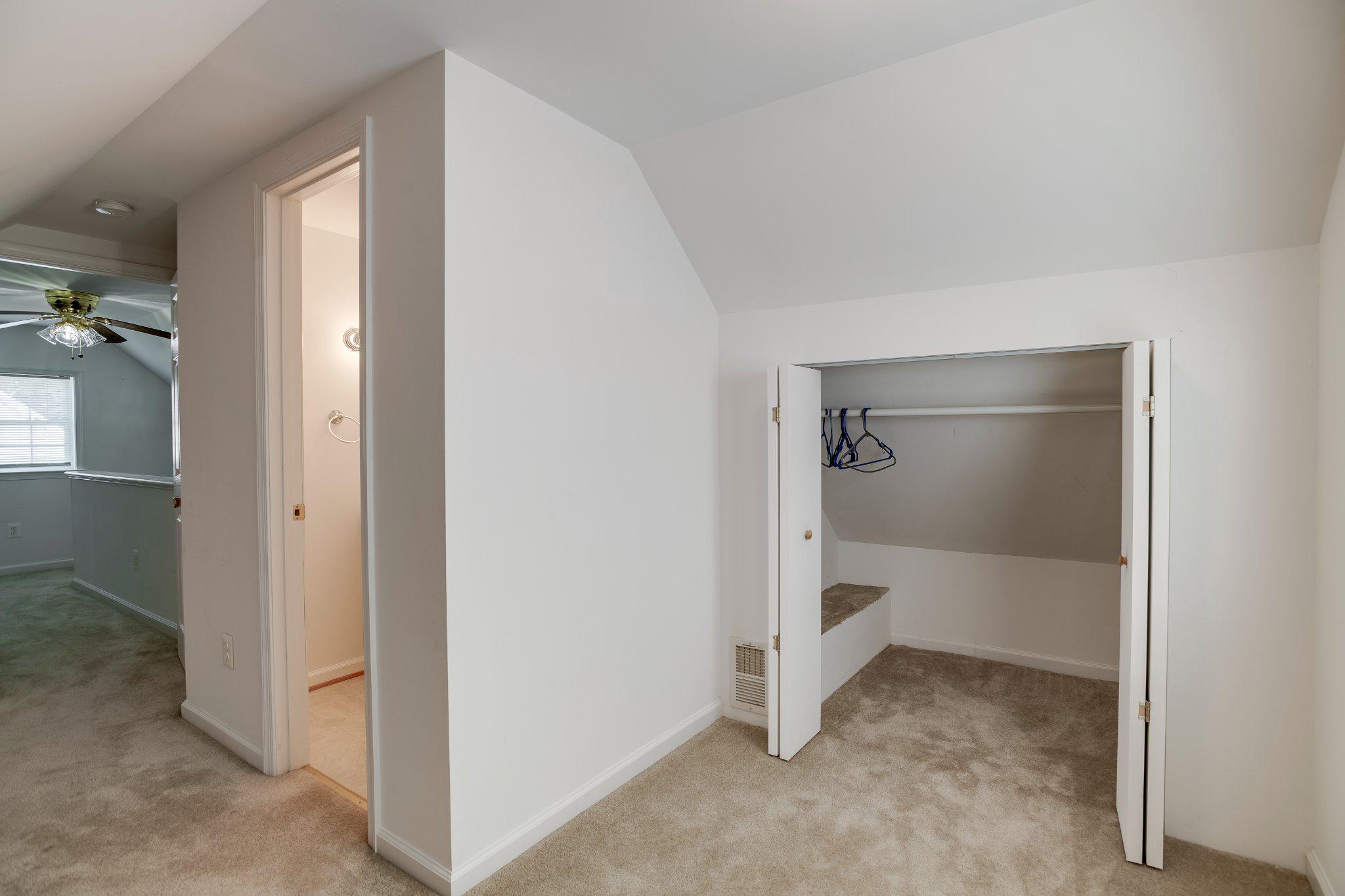 192 Cabbel Dr Property Photo 15