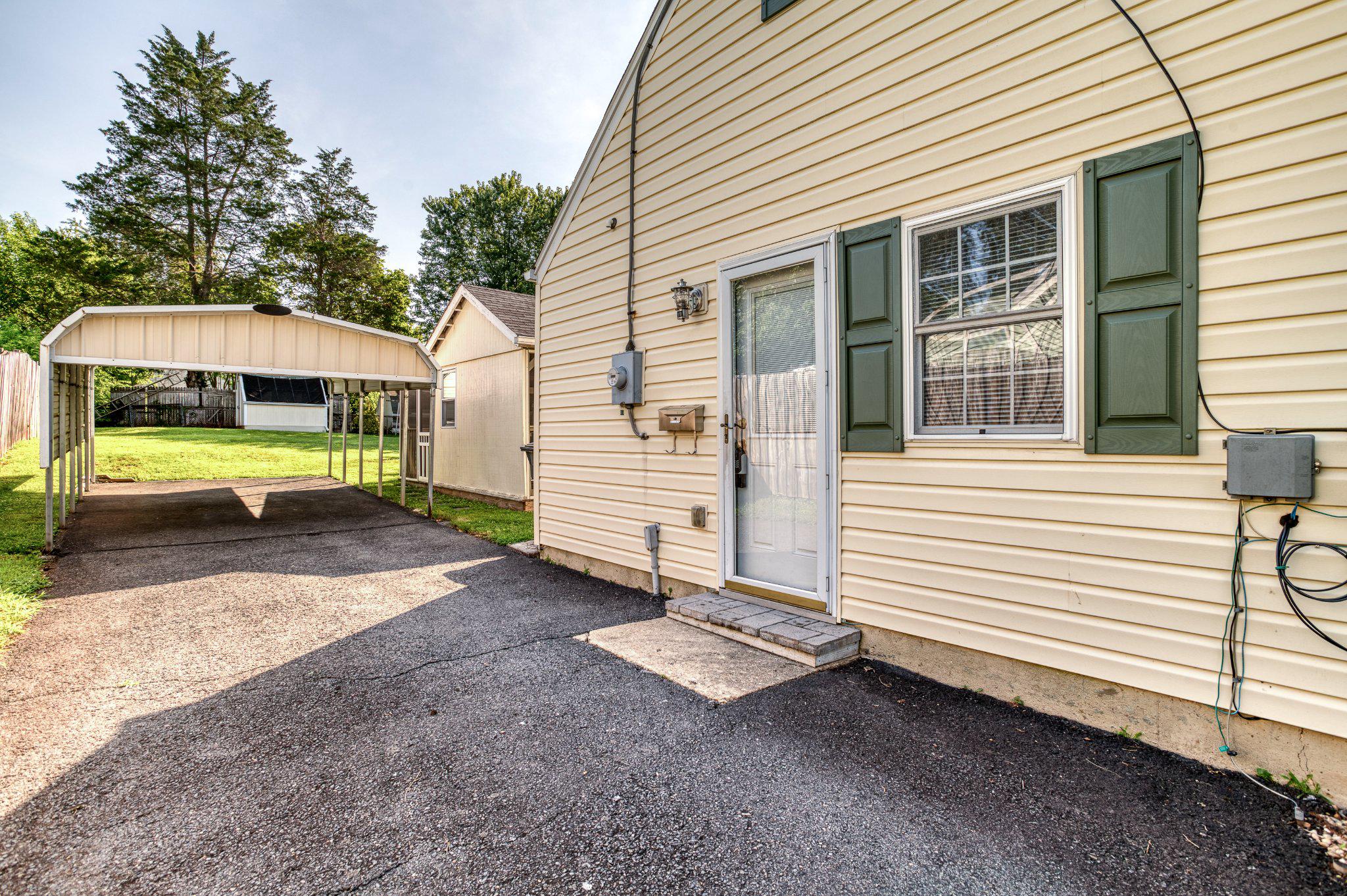 192 Cabbel Dr Property Photo 21