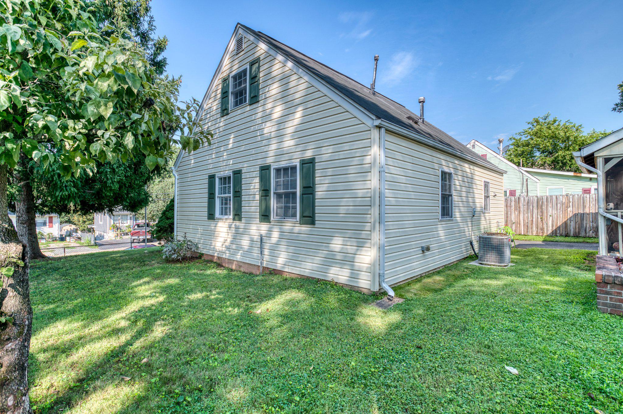 192 Cabbel Dr Property Photo 26