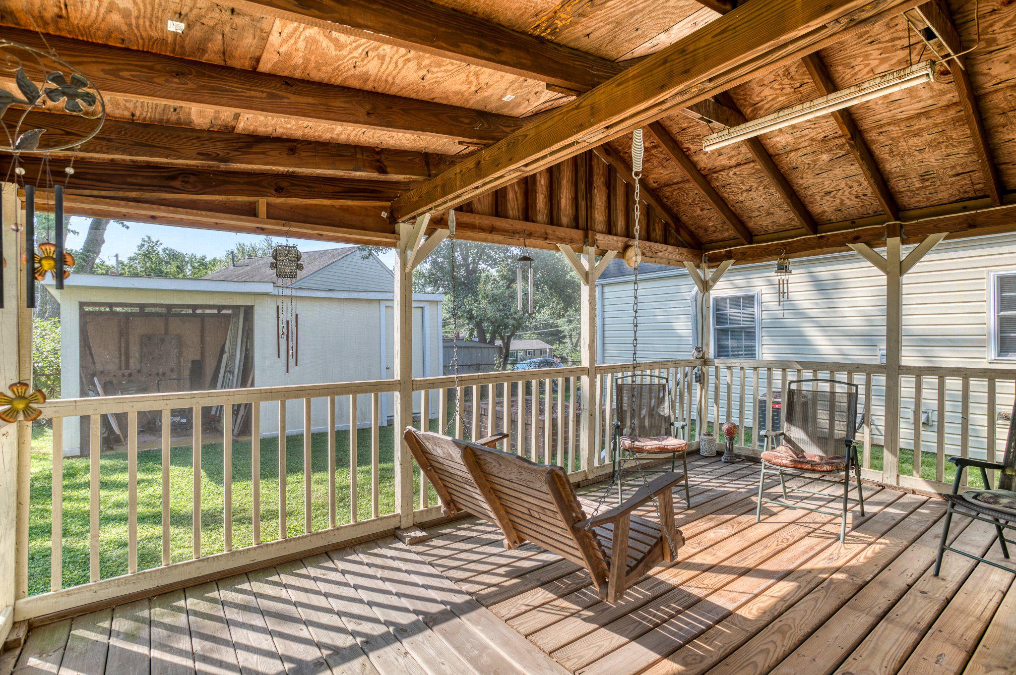 192 Cabbel Dr Property Photo 29