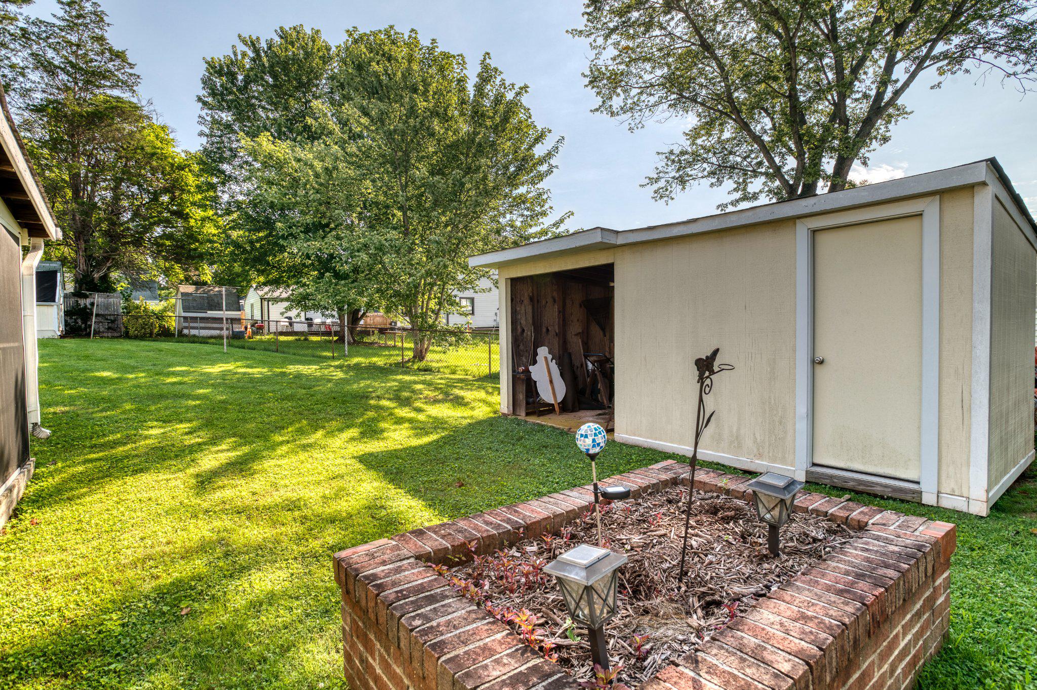 192 Cabbel Dr Property Photo 31