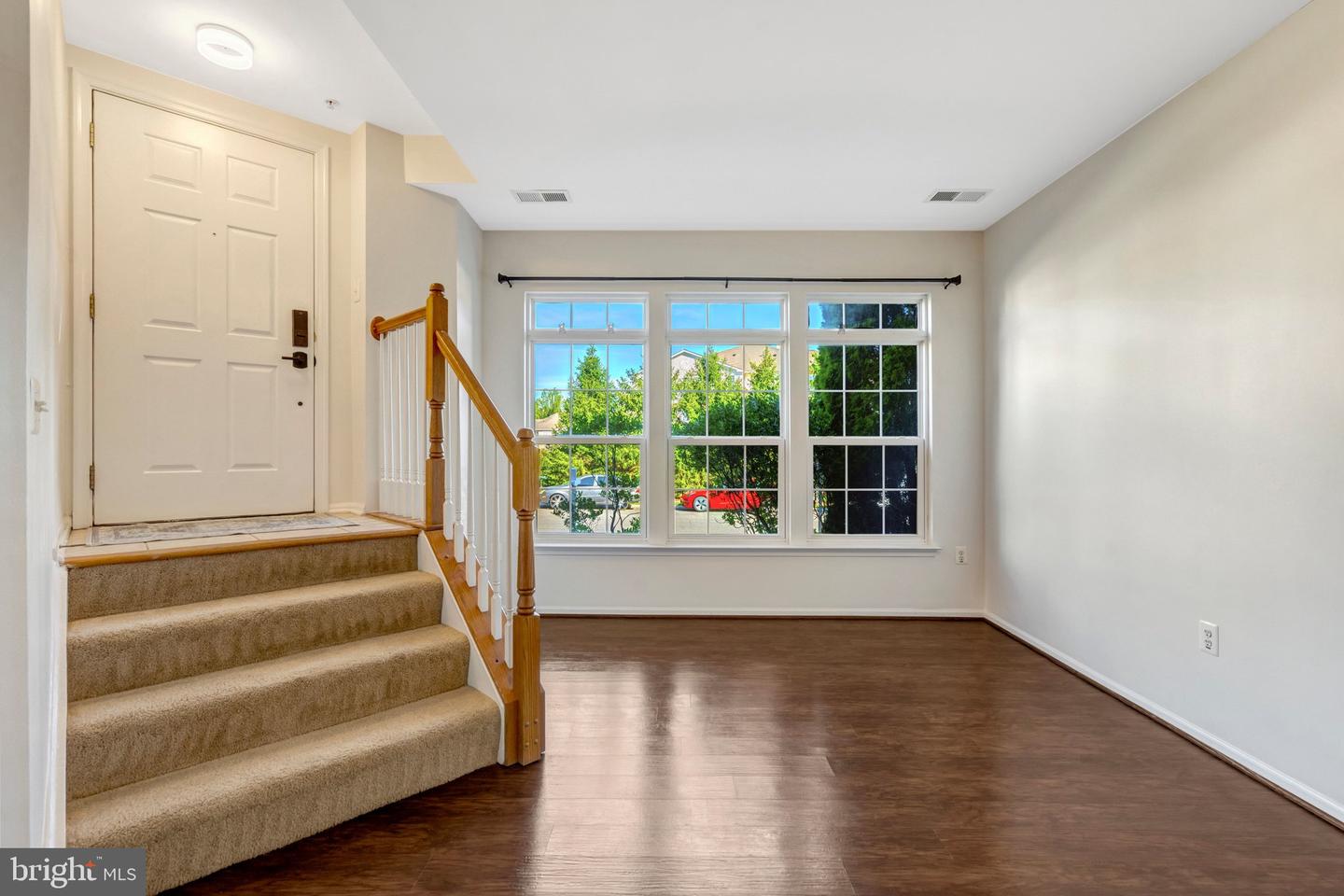 9544 Walker Way Property Photo 3