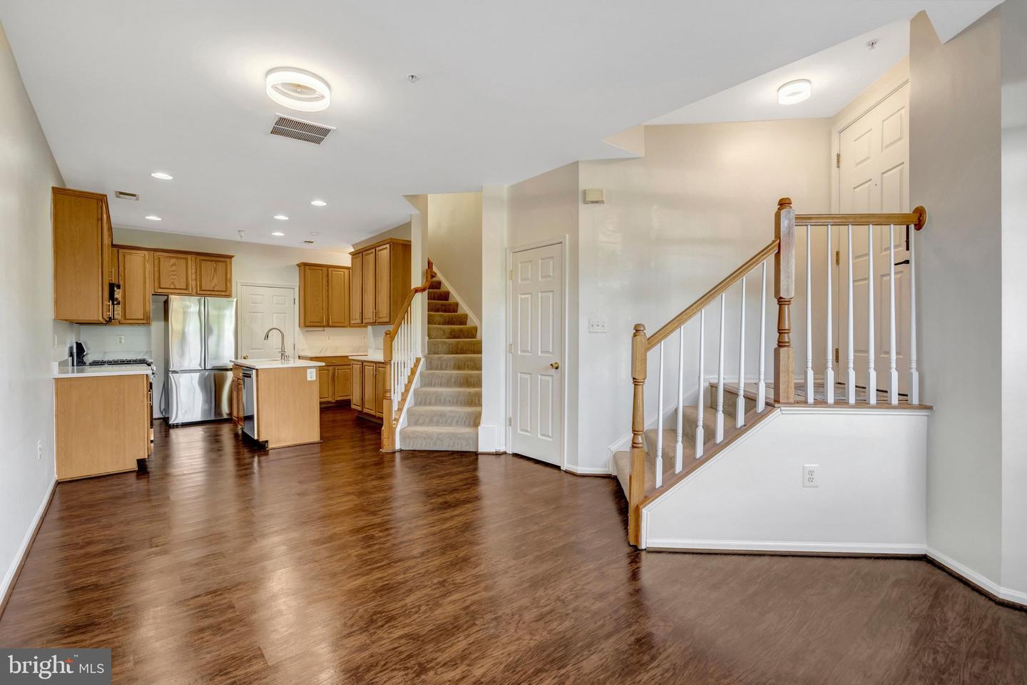 9544 Walker Way Property Photo 6