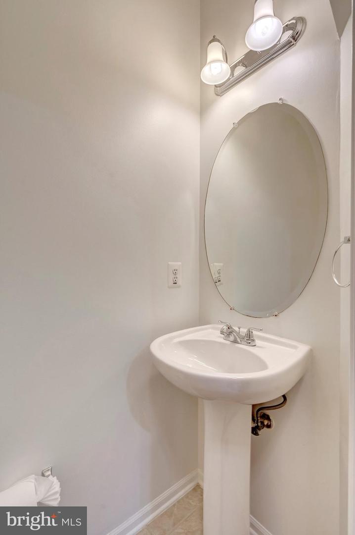 9544 Walker Way Property Photo 13