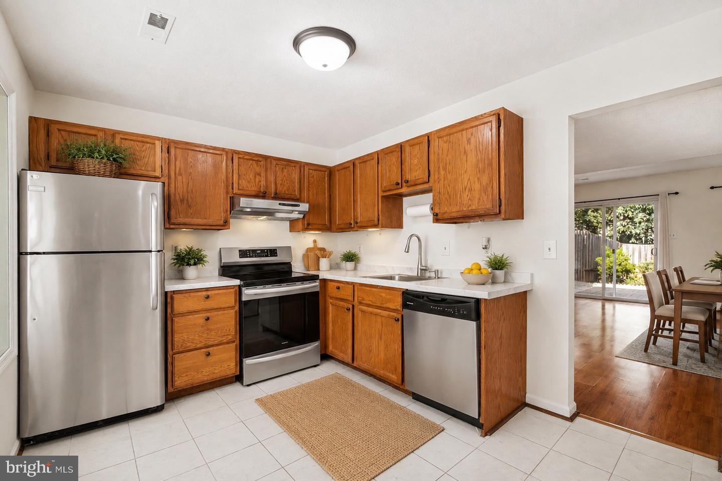 8526 Englewood Ct Property Photo 3