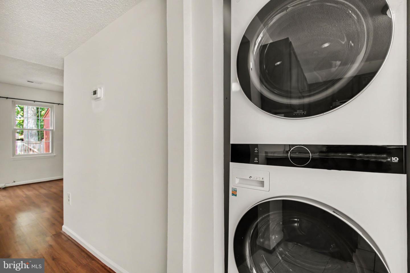 8526 Englewood Ct Property Photo 7