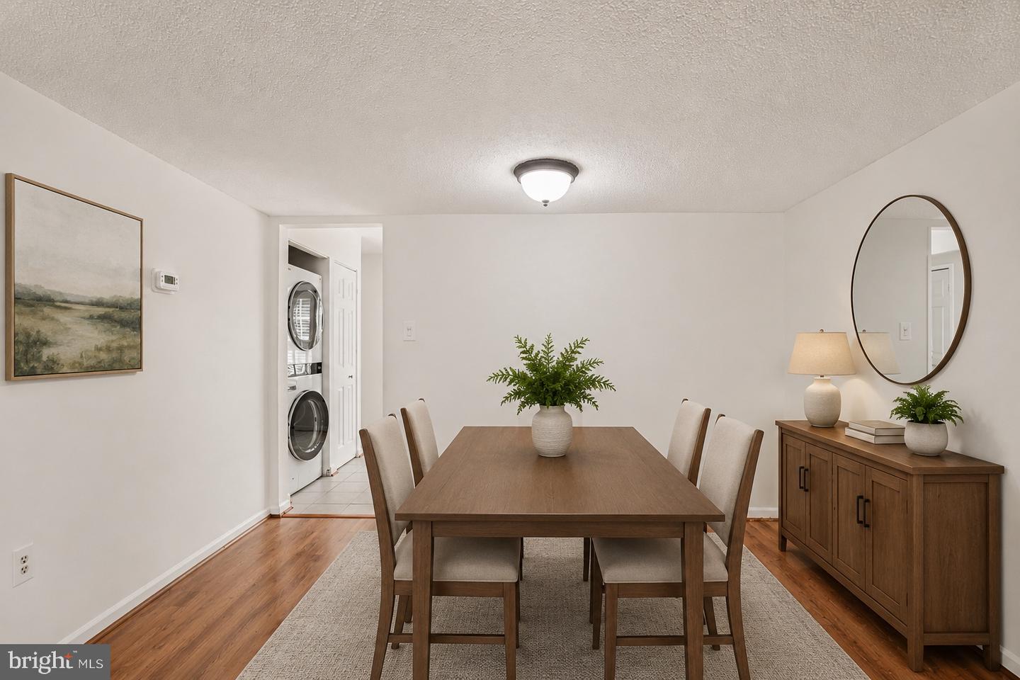 8526 Englewood Ct Property Photo 8