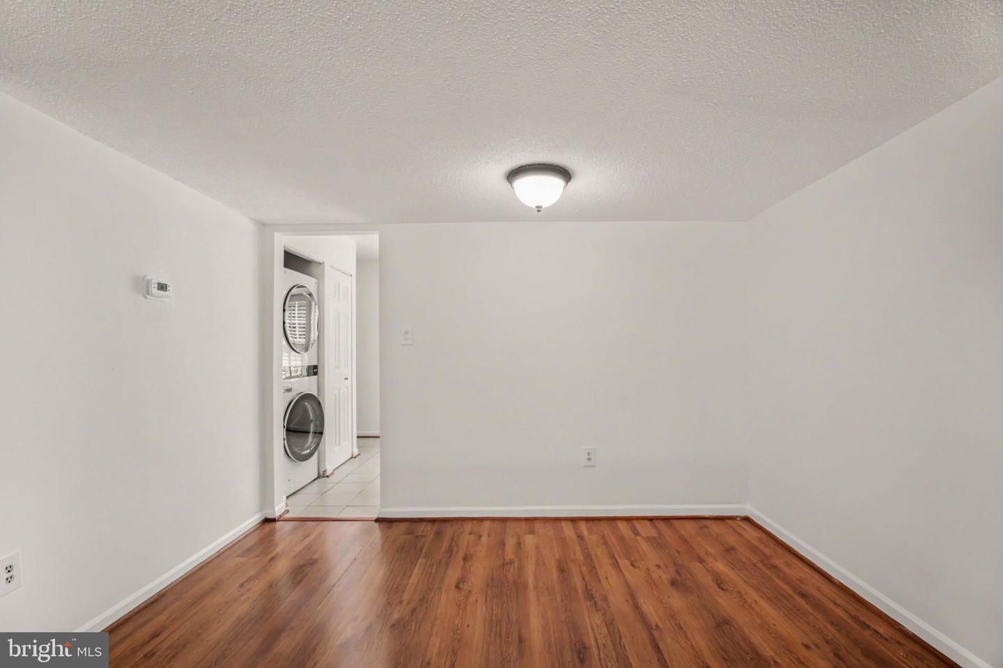 8526 Englewood Ct Property Photo 9
