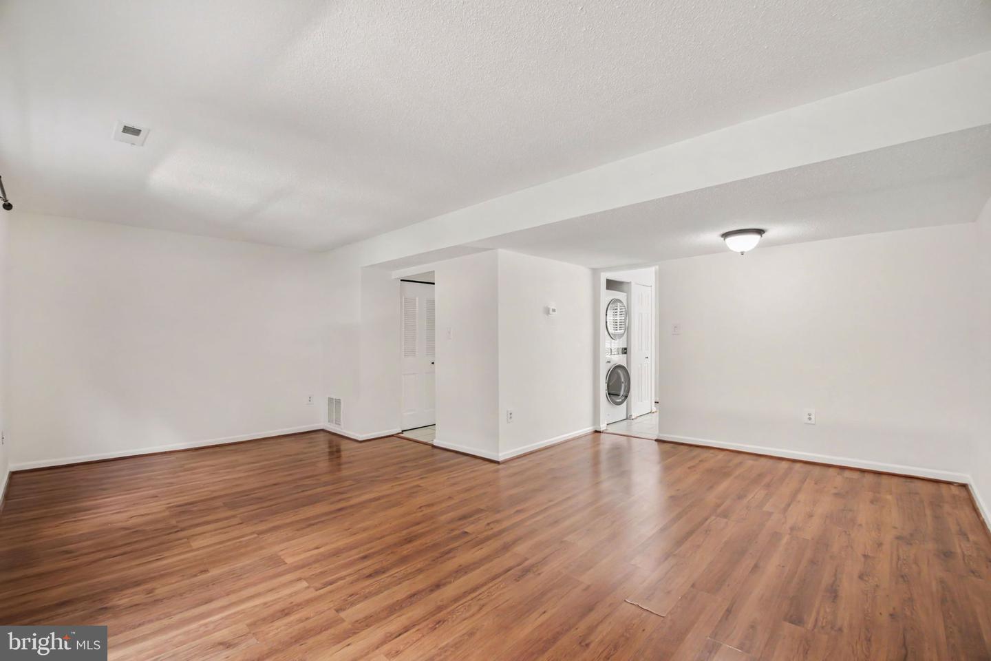 8526 Englewood Ct Property Photo 11