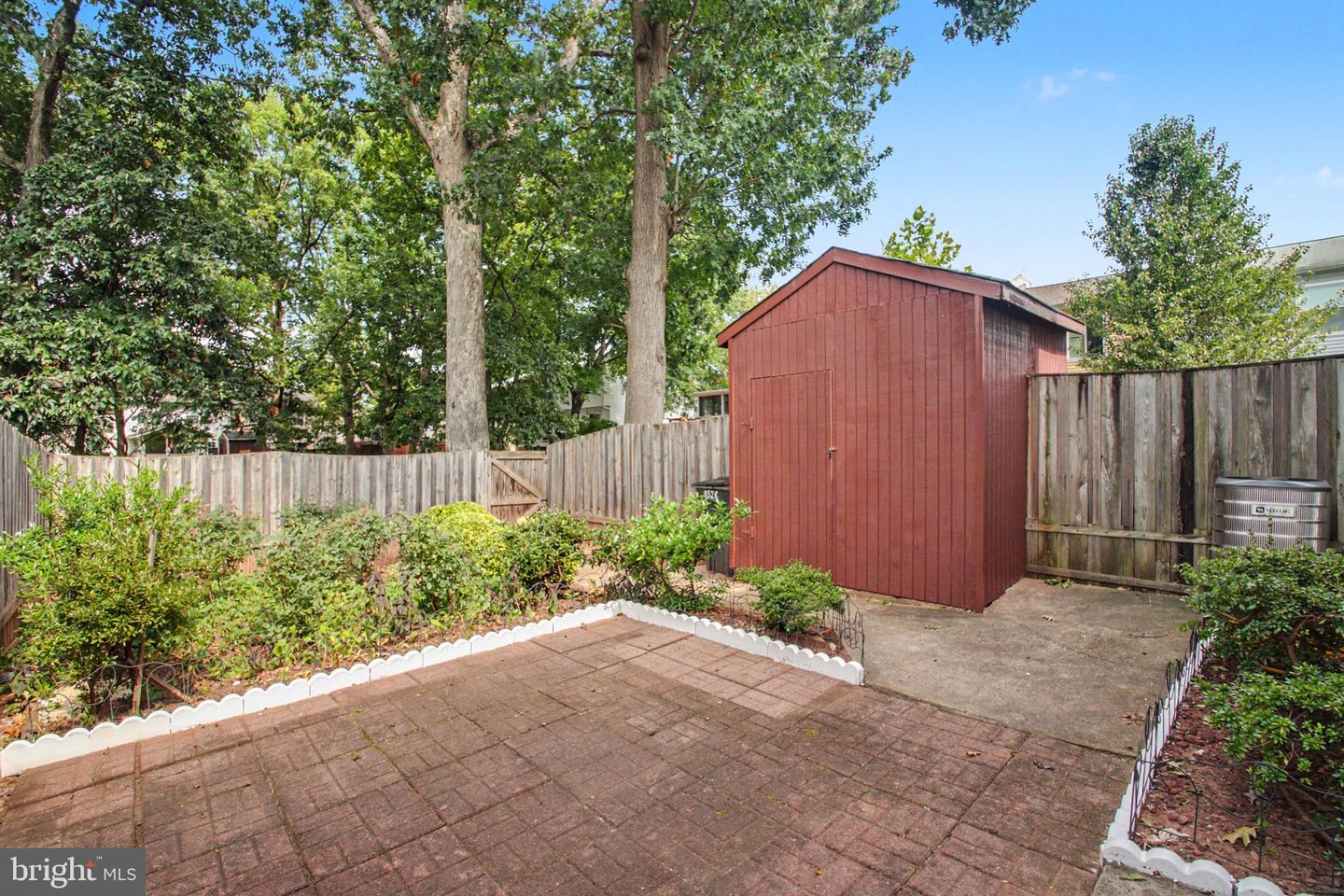 8526 Englewood Ct Property Photo 13