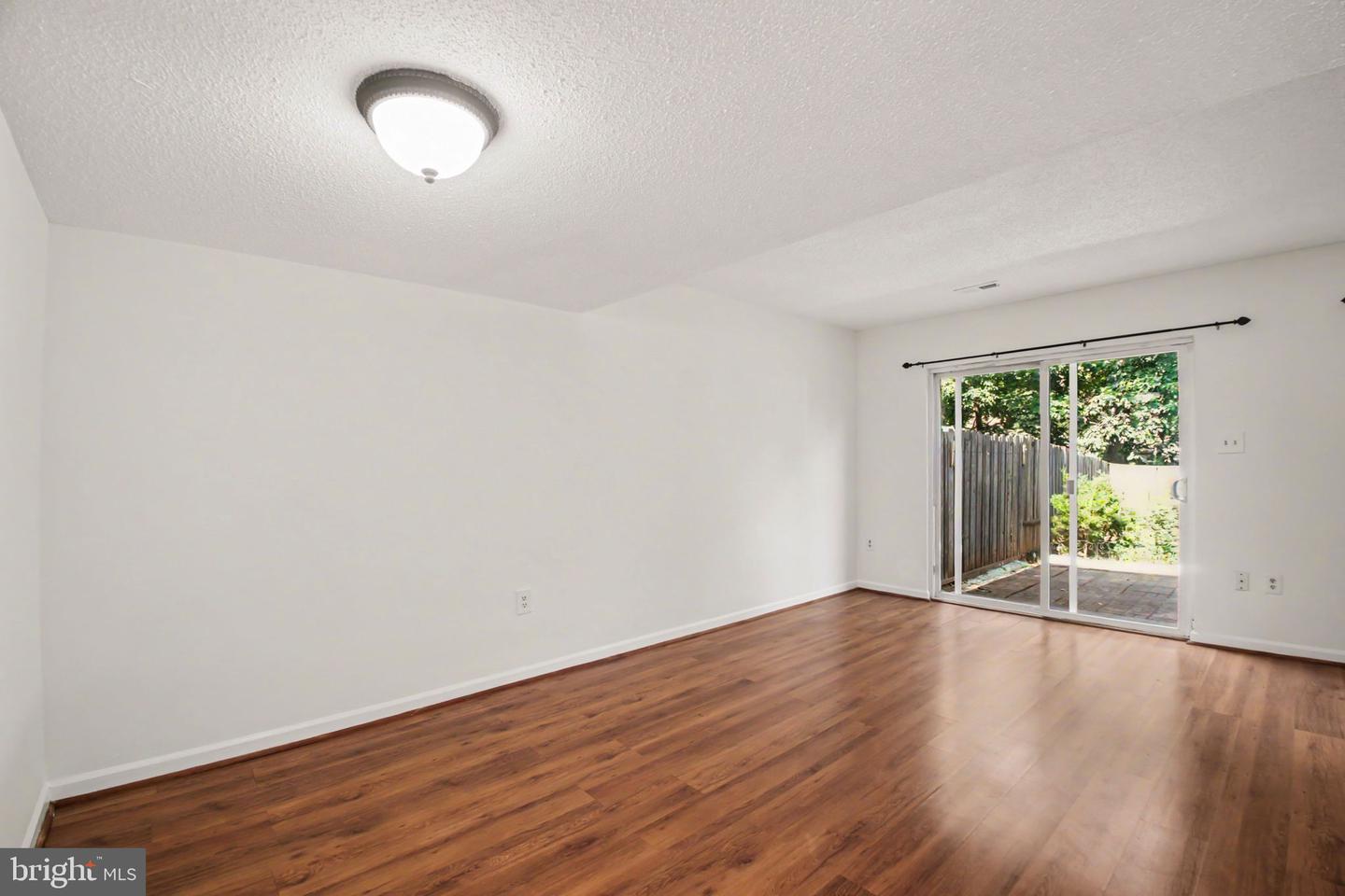 8526 Englewood Ct Property Photo 26
