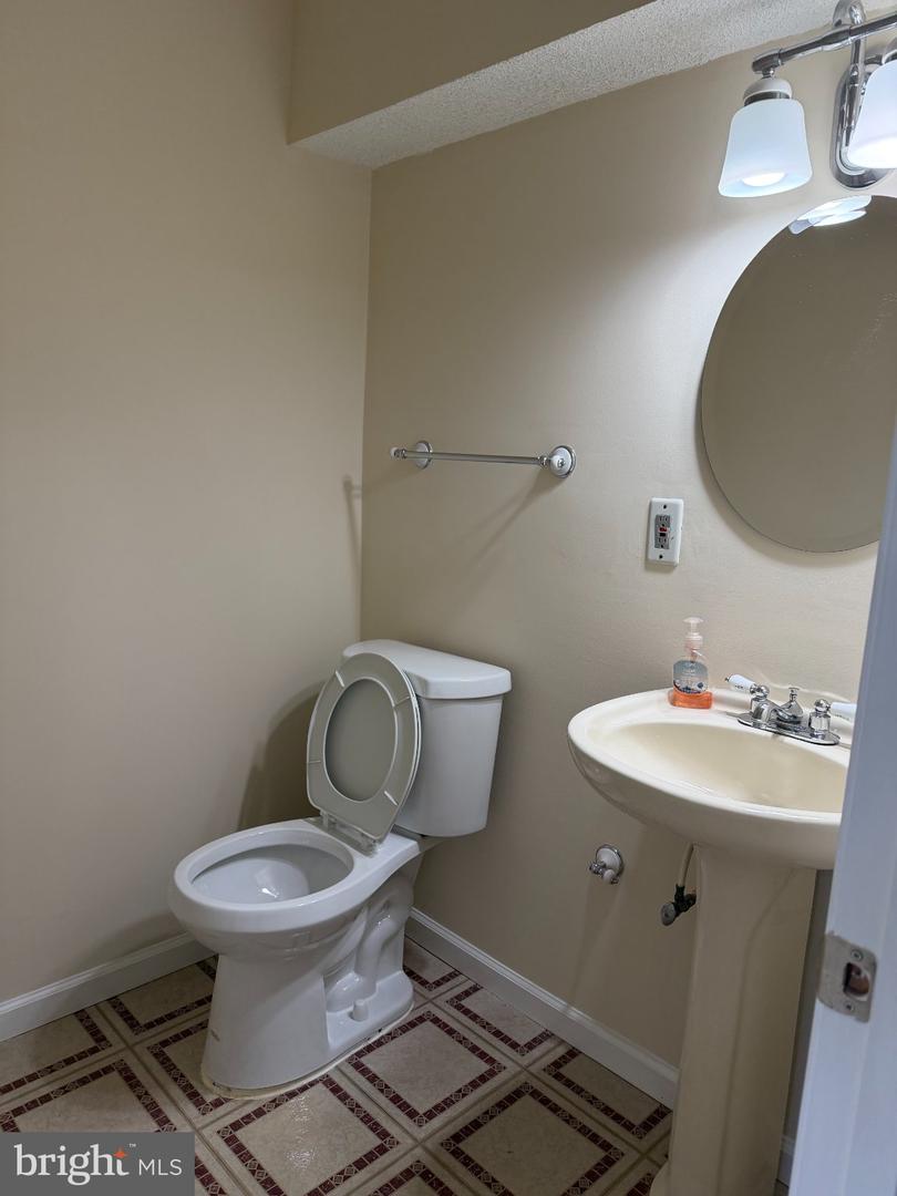 9400 Silver Meteor Ct Property Photo 3