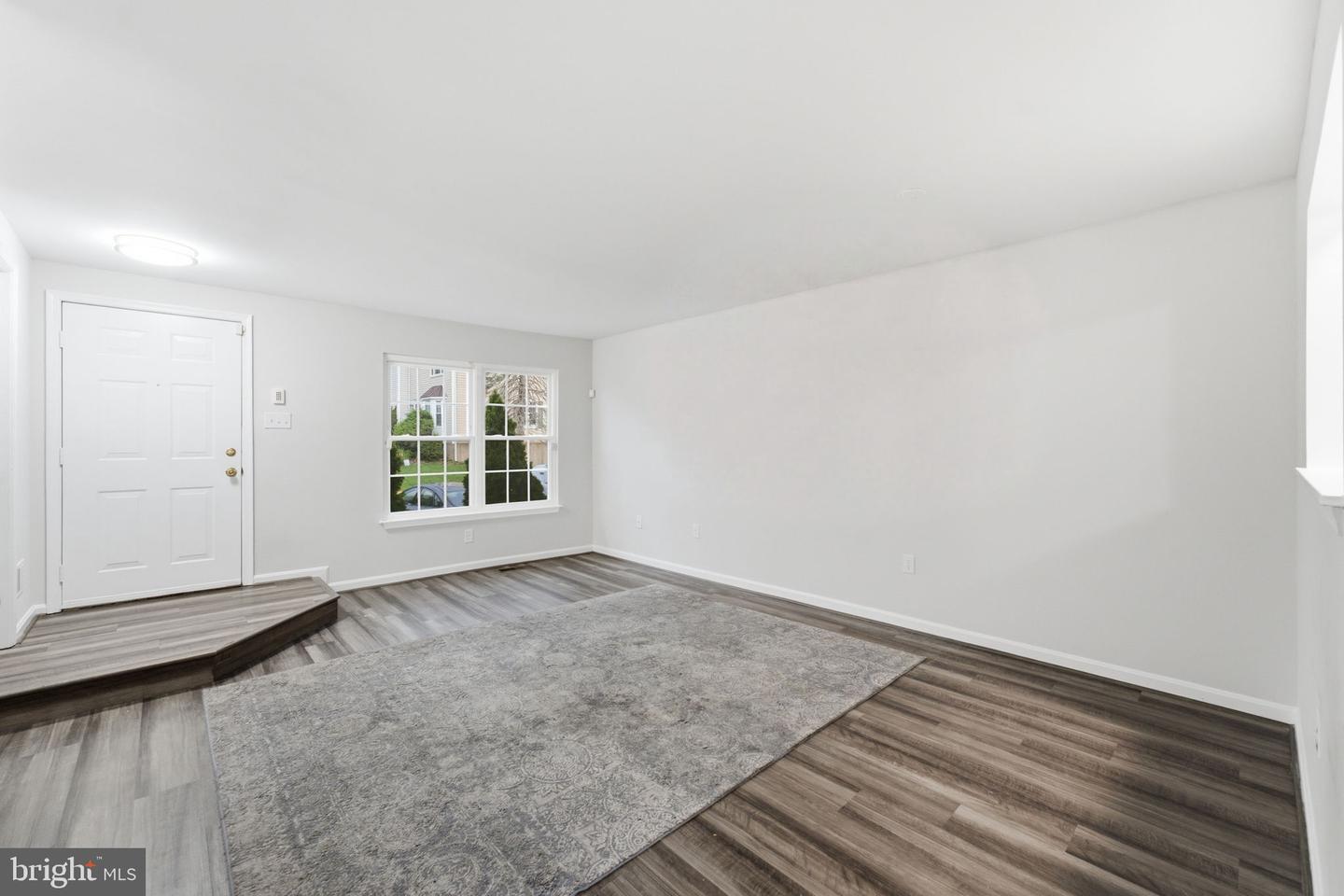302 Moseby Ct Property Photo 4