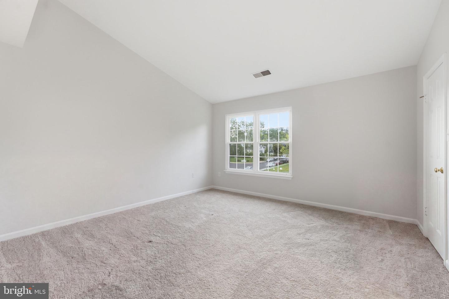 302 Moseby Ct Property Photo 14